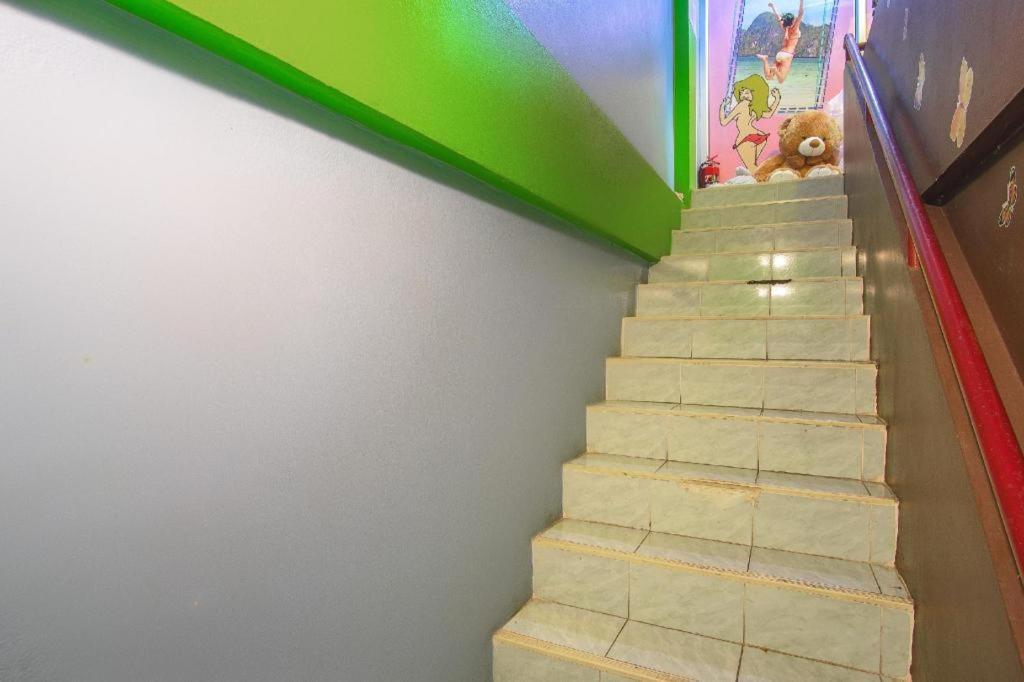 Oyo 586 I Hostel Phuket Exterior foto