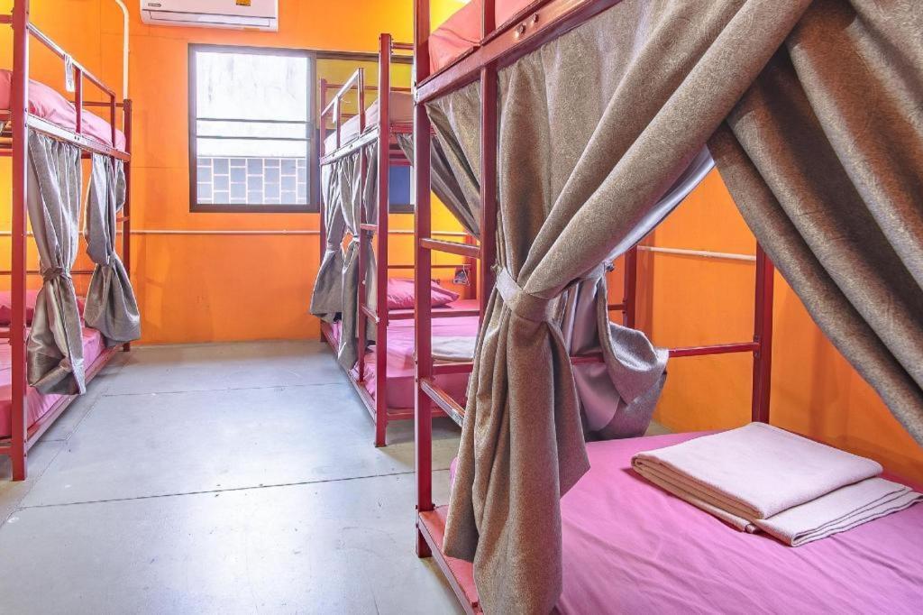 Oyo 586 I Hostel Phuket Exterior foto